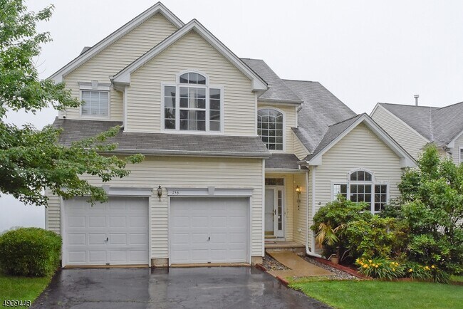 156 Winding Hill Dr in Hackettstown, NJ - Foto de edificio - Building Photo