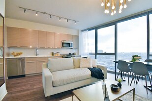 801 W Madison St in Chicago, IL - Building Photo