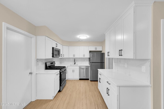 4 Cooper Ct in Freehold, NJ - Building Photo - Building Photo