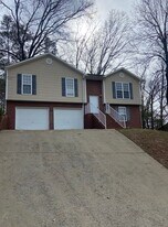 1737 Molly Ln in Birmingham, AL - Building Photo