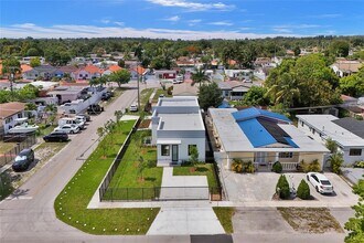 301 E 51st St in Hialeah, FL - Building Photo - Building Photo