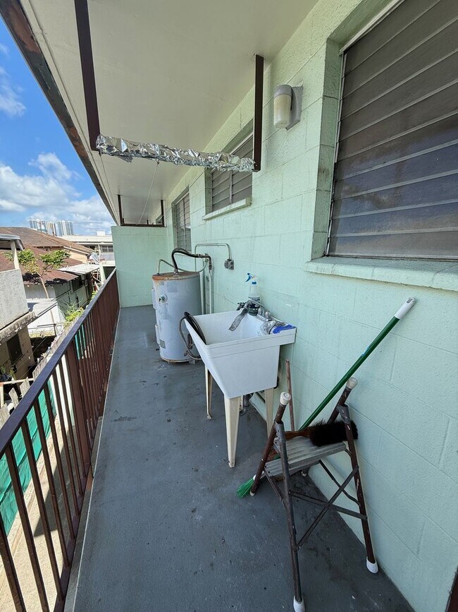 1110 Poha Ln in Honolulu, HI - Building Photo - Building Photo