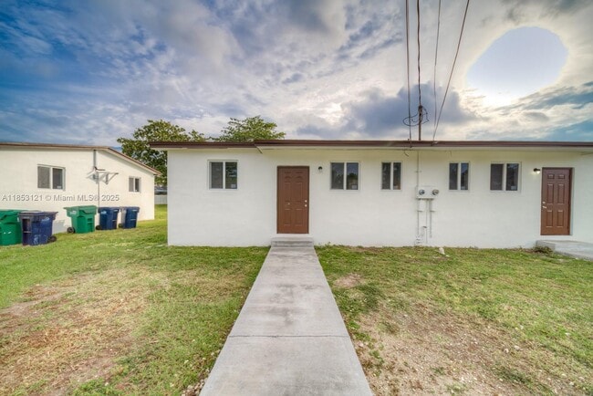 17715 SW 103rd Ave in Miami, FL - Building Photo - Building Photo