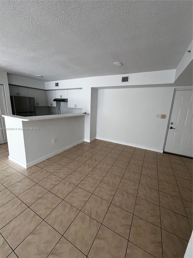 4560 NW 107th Ave, Unit 104 in Doral, FL - Building Photo - Building Photo