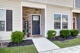 141 Beacon Woods Dr in Holly Ridge, NC - Building Photo - Building Photo