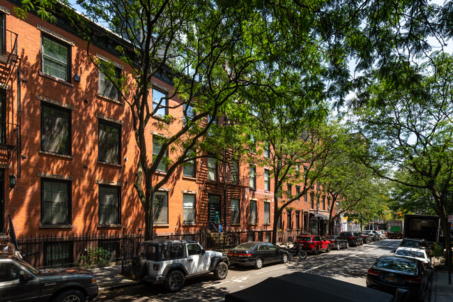 80 East 2nd Street in New York, NY - Foto de edificio - Building Photo