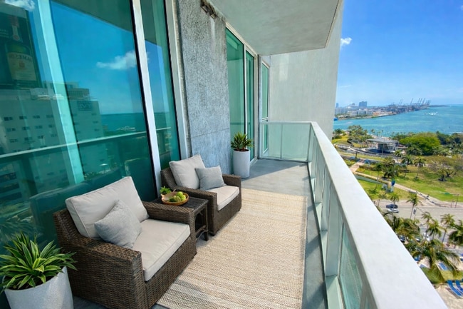 244 Biscayne Blvd, Unit Apt 1605 in Miami, FL - Building Photo - Building Photo