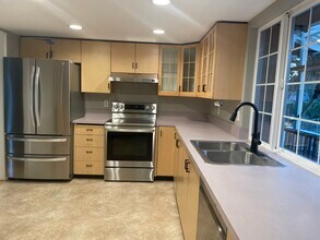 19527 30th Ave NE in Shoreline, WA - Building Photo - Building Photo