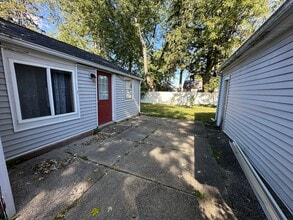 1922 W Washington Ave in Jackson, MI - Building Photo - Building Photo