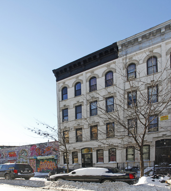 276 Irving Ave in Brooklyn, NY - Building Photo - Building Photo