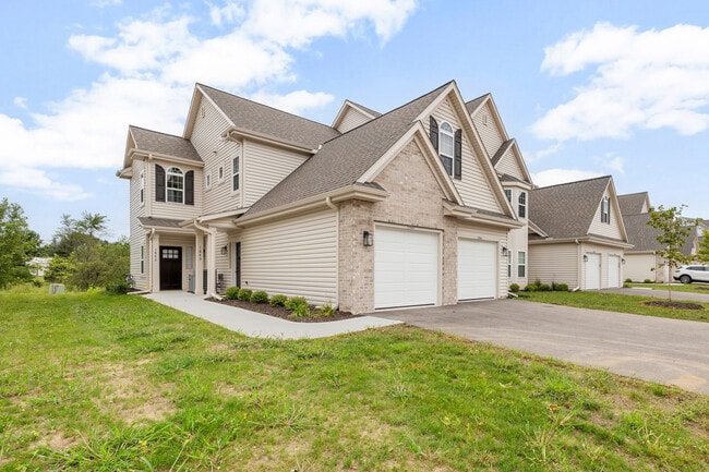 1844 Woodland Way, Unit Arbor Pointe in Slinger, WI - Building Photo - Building Photo