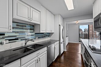 70 W Huron St, Unit 1302 in Chicago, IL - Building Photo - Building Photo