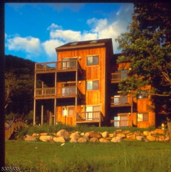 property at 2 Falkenstein Dr