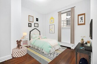 330 E 72nd St, Unit 8 in New York, NY - Building Photo - Building Photo