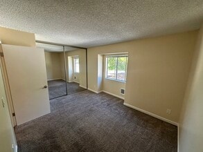 B10 200 SW Florence Ave, Unit B10 in Gresham, OR - Building Photo - Building Photo