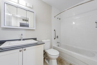 Roseland Place in London, ON - Building Photo - Building Photo