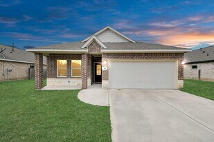 314 Carlos Leal Dr in Dayton, TX - Building Photo