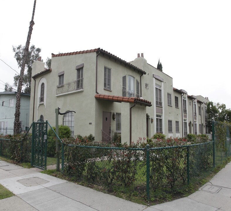 1819 N Bronson Ave in Los Angeles, CA - Building Photo