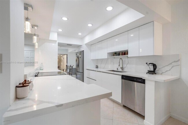 2305 St Andrews Rd in Hollywood, FL - Building Photo - Building Photo