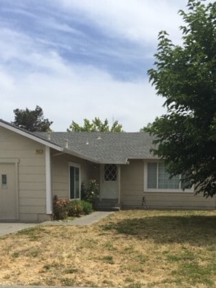 7415 Circle Dr in Rohnert Park, CA - Building Photo - Building Photo