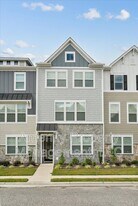 121 Daybeacon St in Yorktown, VA - Building Photo