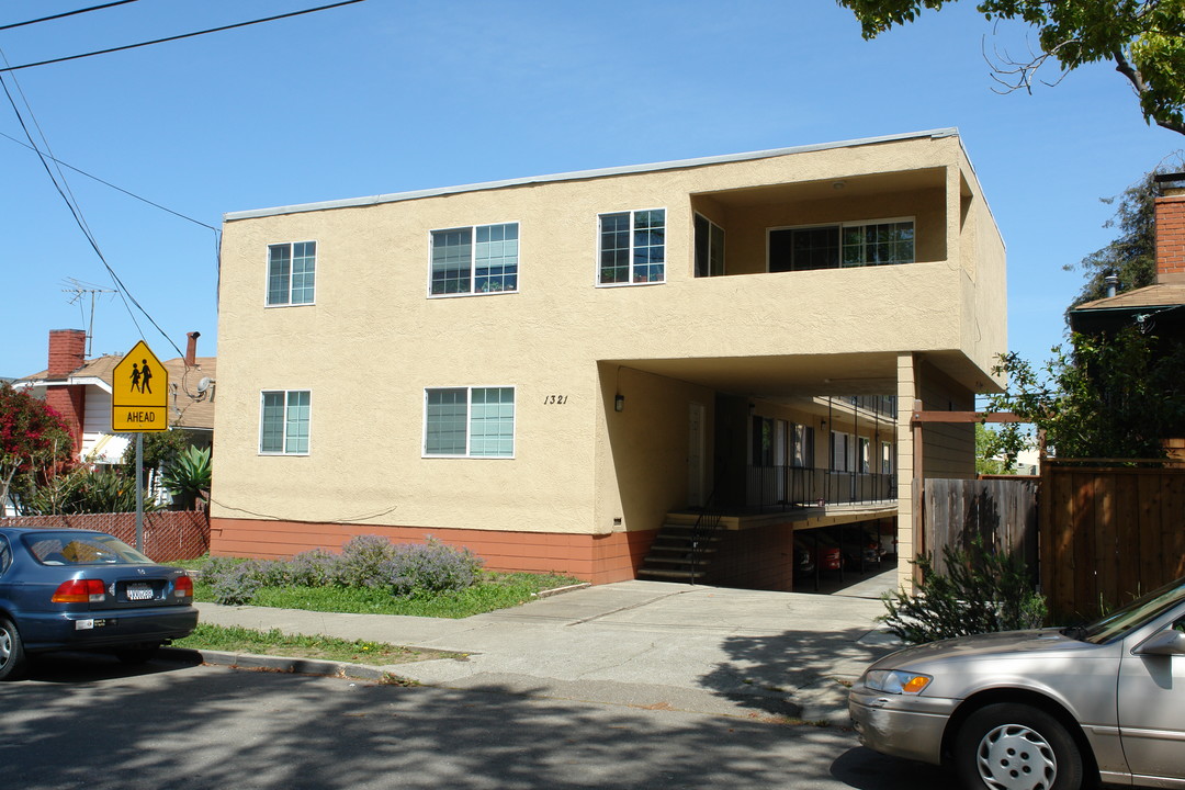 1321 Addison St in Berkeley, CA - Building Photo