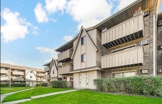 18 Echo Ct, Unit Unit 14 in Vernon Hills, IL - Building Photo