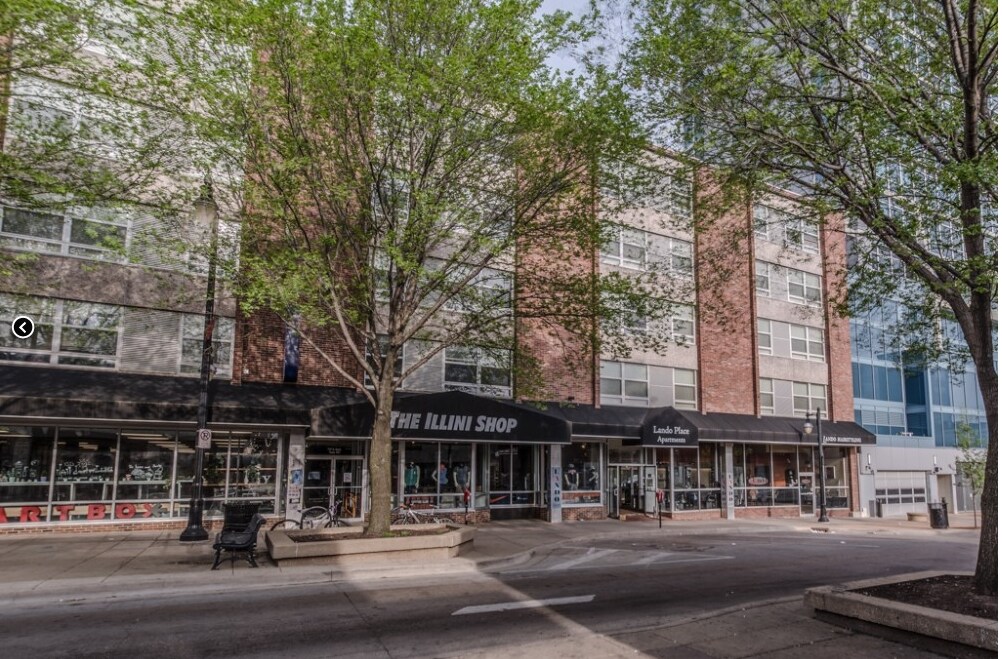 Lando Place in Champaign, IL - Foto de edificio