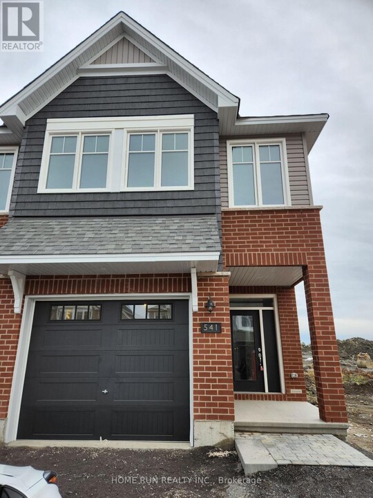 541 Sonmarg Cres in Ottawa, ON - Building Photo