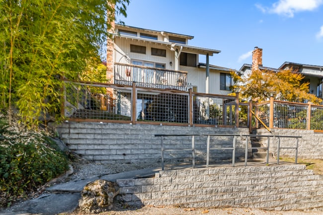 9933 64th Ave S in Seattle, WA - Foto de edificio - Building Photo