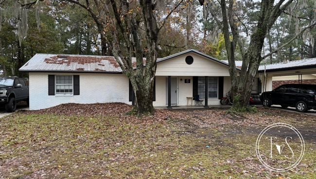 property at 6 Canterbury Cir