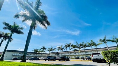 Canterbury Palms Apartments in Lauderdale Lakes, FL - Building Photo - Building Photo