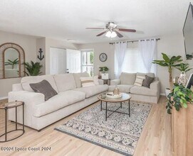 210 Cherie Down Ln in Cape Canaveral, FL - Foto de edificio - Building Photo