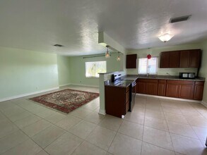 421 49th St-Unit -#2 in West Palm Beach, FL - Foto de edificio - Building Photo