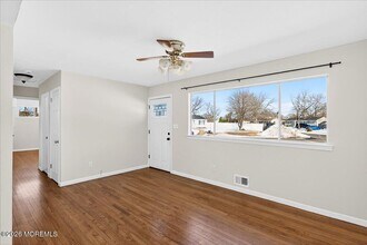 8 View Dr in Brick, NJ - Building Photo - Building Photo