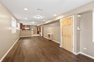 323 Memorial Dr in Calumet City, IL - Building Photo - Building Photo