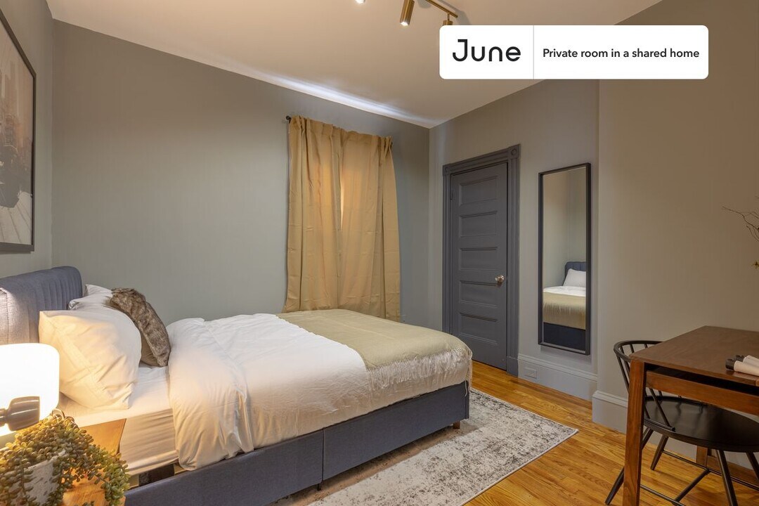 Private bedroom in 4 bed/1 bath Home in Boston, MA - Building Photo