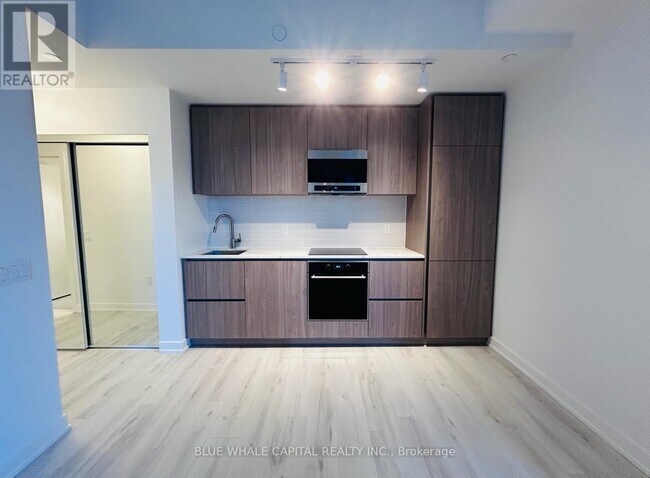 110 Broadway Ave in Toronto, ON - Building Photo - Building Photo