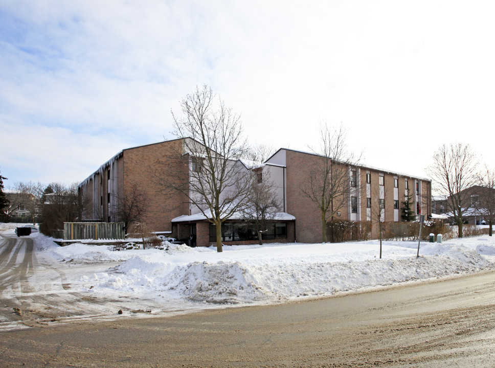 Huron Heights Apartments in Newmarket, ON - Building Photo