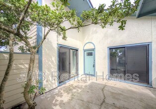 1104 W Defender Ct in Jacksonville, FL - Building Photo - Building Photo