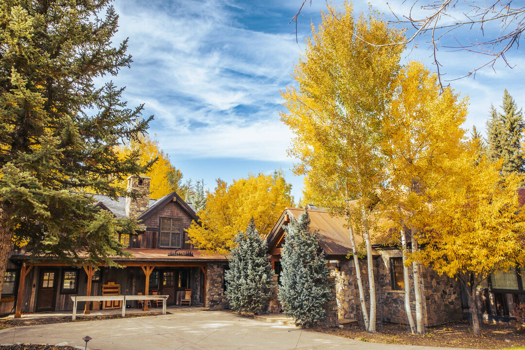 1900-1902 Snowmass Creek Rd in Snowmass, CO - Building Photo