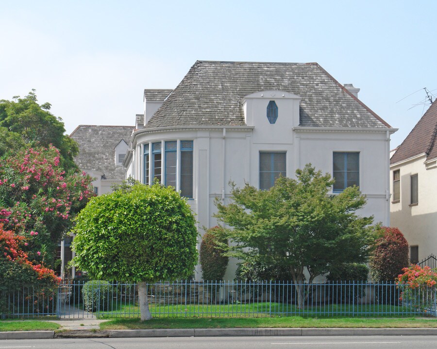 6424 W Olympic Blvd in Los Angeles, CA - Building Photo