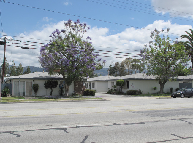 Arrow Apartments in Azusa, CA - Foto de edificio - Building Photo