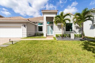 3847 Crestwood Cir in Weston, FL - Building Photo