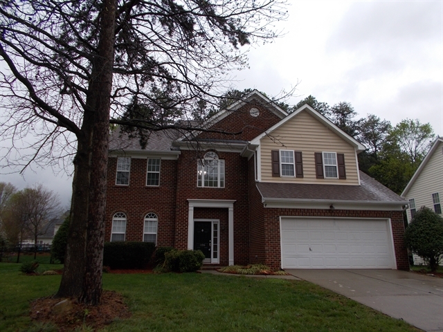 406 Glencrest Dr in Stanley, NC - Building Photo