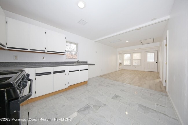 243 Seabreeze Ave in Middletown, NJ - Building Photo - Building Photo