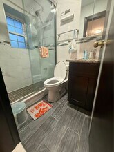 120-13 9th Ave in Queens, NY - Foto de edificio - Building Photo