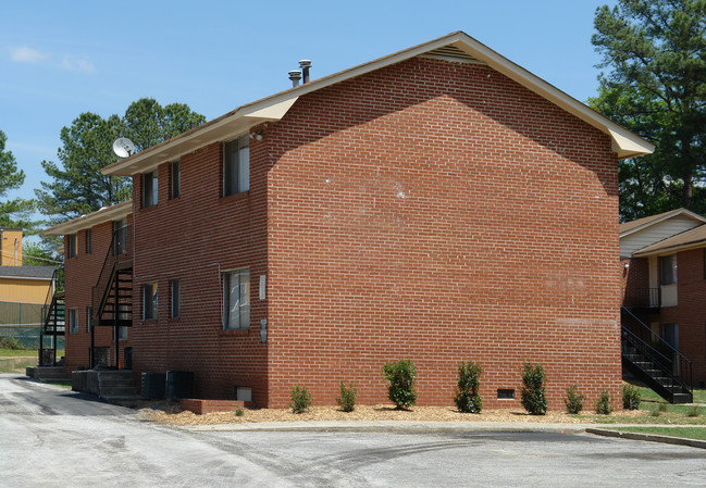 2400 Beverly Hills Dr in Atlanta, GA - Building Photo - Building Photo