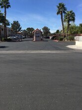 5203 Caliente St in Las Vegas, NV - Building Photo - Building Photo