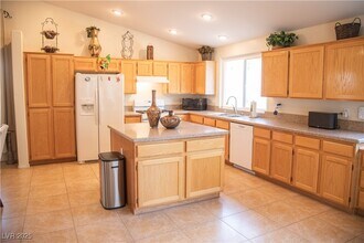 7410 Deer Springs Way in Las Vegas, NV - Building Photo - Building Photo